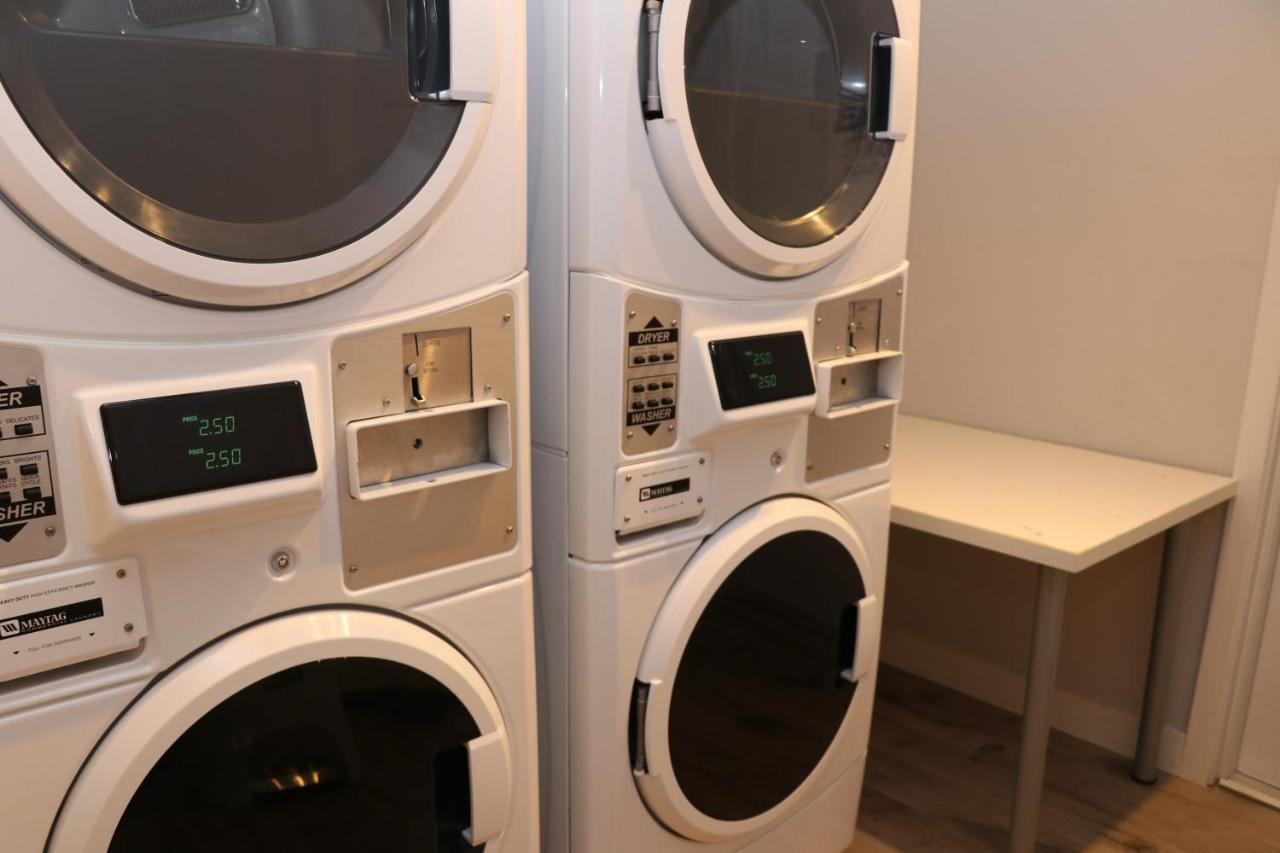 A Stylish Stay W/ A Queen Bed, Heated Floors.. #37 Brookline Kültér fotó