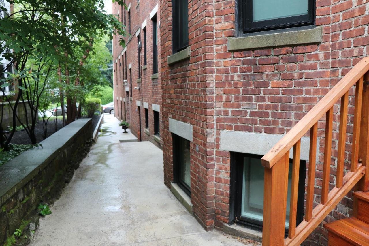 A Stylish Stay W/ A Queen Bed, Heated Floors.. #37 Brookline Kültér fotó